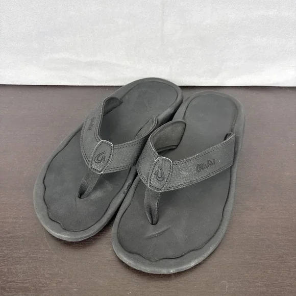 Olukai Ohana Sandals Women's Size 8/8.5? Black Leather Rubber Flip Flops Summer - Picture 1 of 10